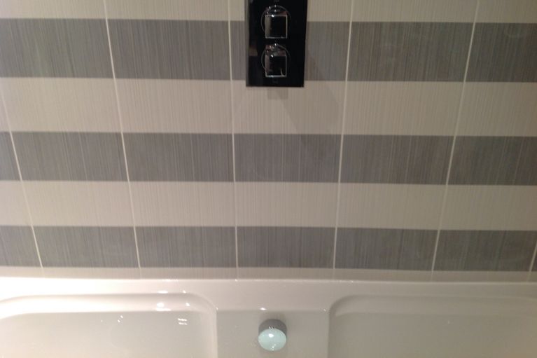 Bath filler